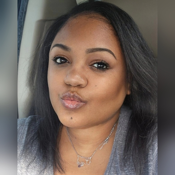 Meet your Posher, Tyra - Picture 3 of 3